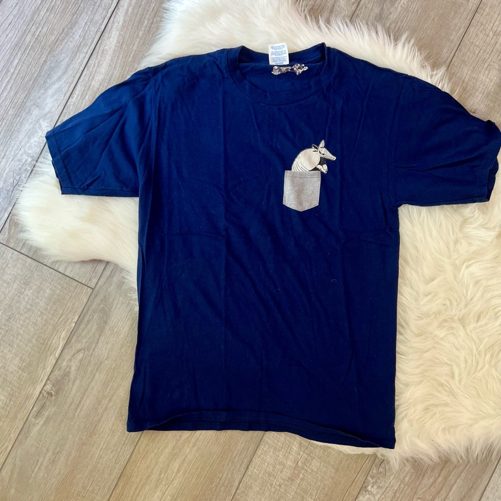 PORT&CO | Navy Pocket Armadillo Adult Unisex Tee Shirt (S)
